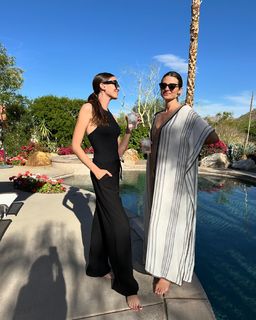 Odette Annable feet photo thumbnail