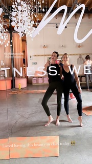 Odette Annable feet photo thumbnail