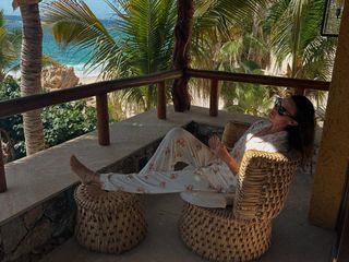 Odette Annable feet photo thumbnail