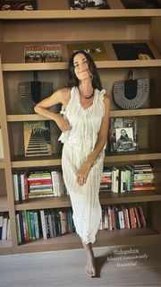 Odette Annable feet photo thumbnail