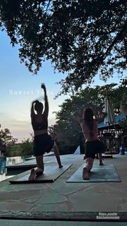 Odette Annable feet photo thumbnail