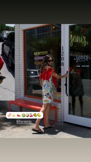 Odette Annable feet photo thumbnail