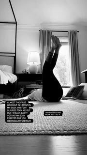 Odette Annable feet photo thumbnail