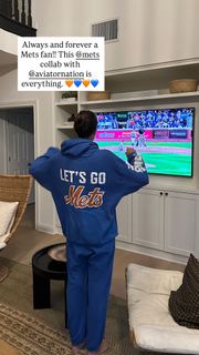 Odette Annable feet photo thumbnail