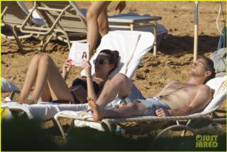 Odette Annable feet photo thumbnail