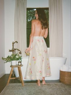 Odette Annable feet photo thumbnail