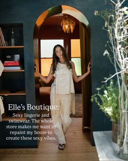 Odette Annable feet photo thumbnail