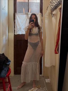 Odette Annable feet photo thumbnail