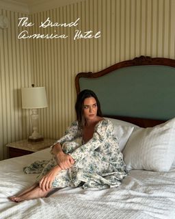 Odette Annable feet photo 18