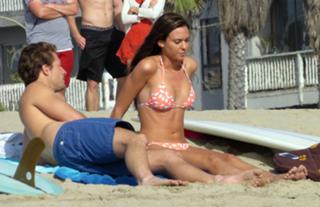Odette Annable feet photo thumbnail