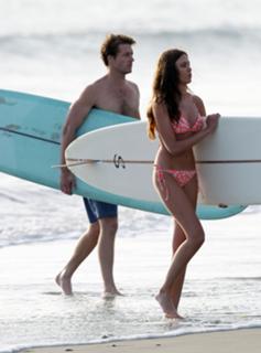 Odette Annable feet photo thumbnail
