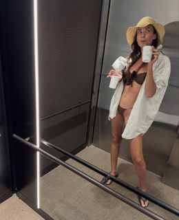 Odette Annable feet photo 3