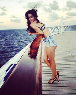 Oka Giner feet photo 8
