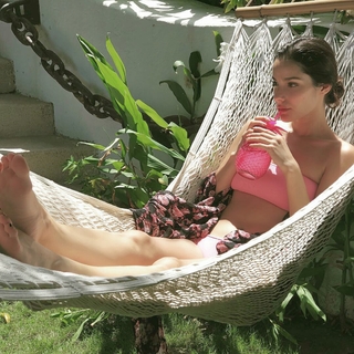 Oka Giner feet photo 7