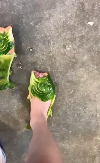 Oka Giner feet photo 8