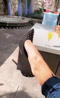 Oka Giner feet photo 3