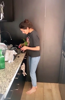 Oka Giner feet photo 2