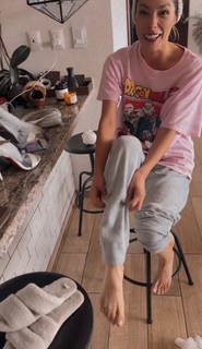 Oka Giner feet photo 2