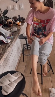 Oka Giner feet photo 1