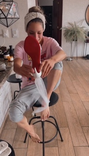 Oka Giner feet photo 20