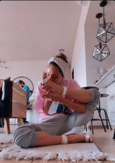 Oka Giner feet photo 9