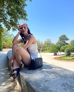 Oka Giner feet photo 4