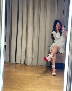 Oka Giner feet photo 3
