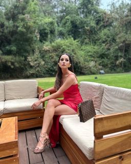 Oka Giner feet photo 5