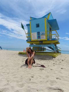 Oka Giner feet photo 2