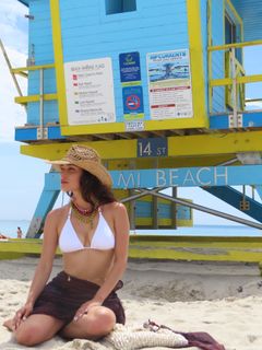 Oka Giner feet photo 1