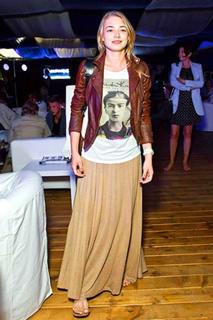 Oksana Akinshina feet photo thumbnail