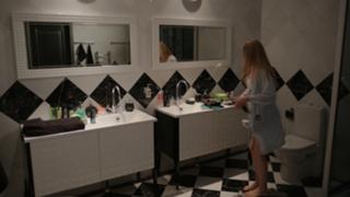 Oksana Akinshina feet photo thumbnail