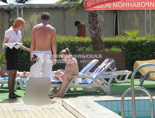 Oksana Akinshina feet photo thumbnail