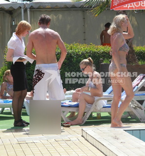 Oksana Akinshina feet photo thumbnail