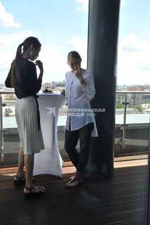 Oksana Akinshina feet photo thumbnail