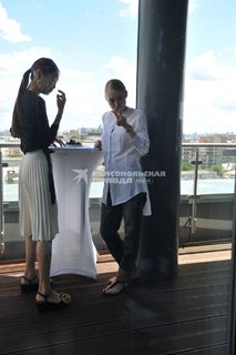 Oksana Akinshina feet photo thumbnail