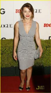 Olesya Rulin feet photo thumbnail