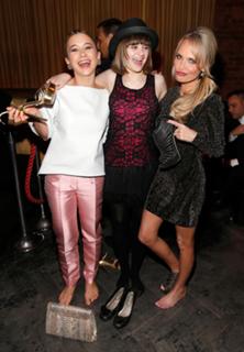 Olesya Rulin feet photo thumbnail