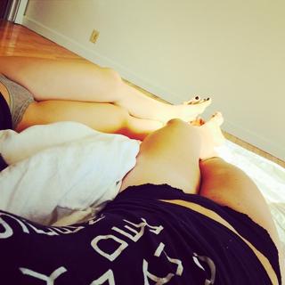 Olesya Rulin feet photo thumbnail