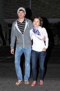 Olesya Rulin feet photo thumbnail