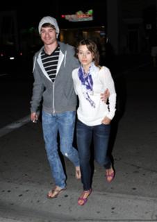 Olesya Rulin feet photo thumbnail