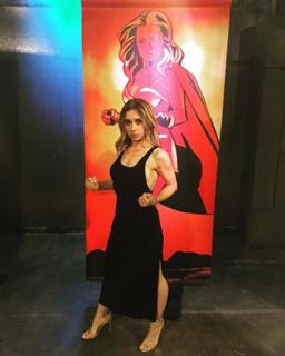 Olesya Rulin feet photo thumbnail