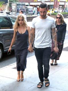 Olesya Rulin feet photo thumbnail