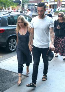 Olesya Rulin feet photo thumbnail