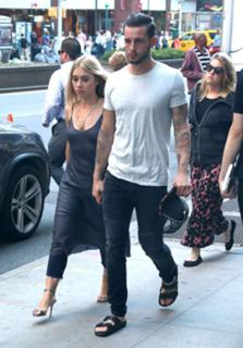 Olesya Rulin feet photo thumbnail