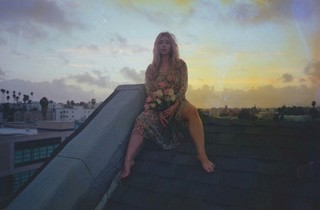 Olesya Rulin feet photo thumbnail