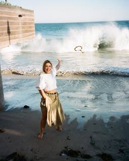 Olesya Rulin feet photo thumbnail