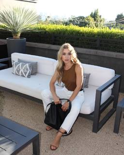 Olesya Rulin feet photo thumbnail