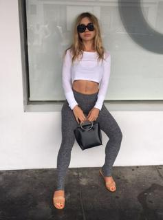 Olesya Rulin feet photo thumbnail