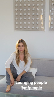 Olesya Rulin feet photo thumbnail